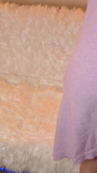 Heiße blonde MILF masturbiert allein zu hause