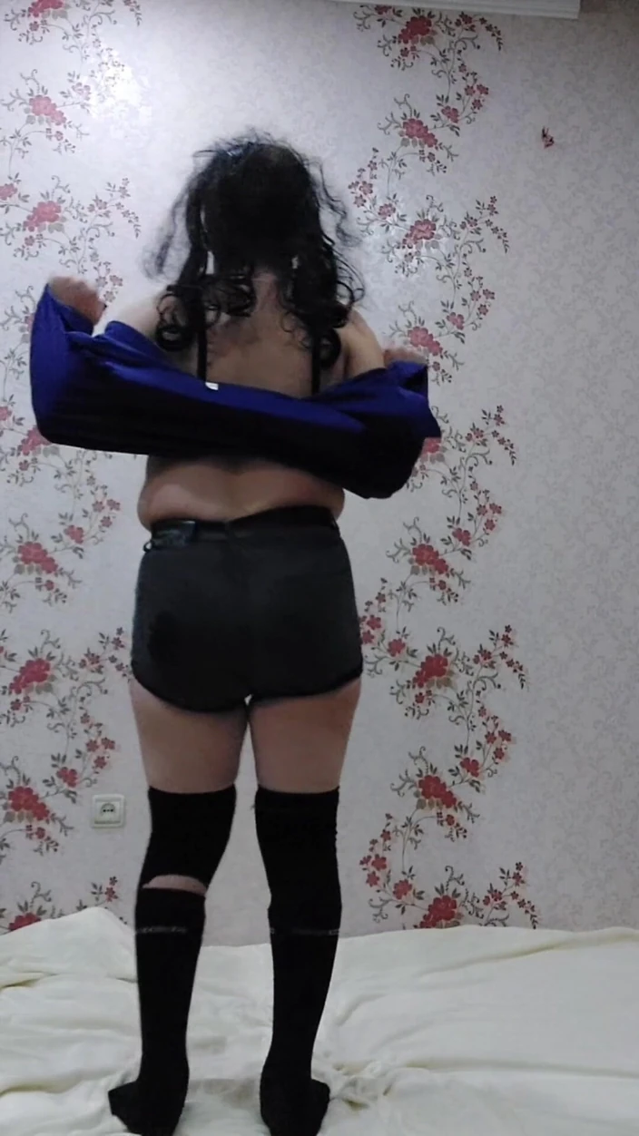 Kitty_Cross: Pantat kenyal. Model waria hot crossdresser sissy penari amatir buatan...