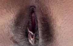 Bắn nước vào mặt