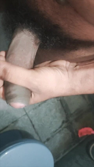 Zingaa: Indický chlapec masturbující péro myslí na nevlastní sestru