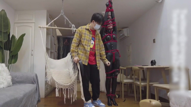 Aisan girl bondage: Mz11-lateks takım elbise bağlama ve kırbaçlama