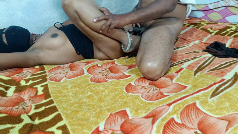 YourAnitha: Hintli Ateşli Evli Kadın Ev Yapımı Amcık Yalama Göğüslerini Sakso Çekiyor