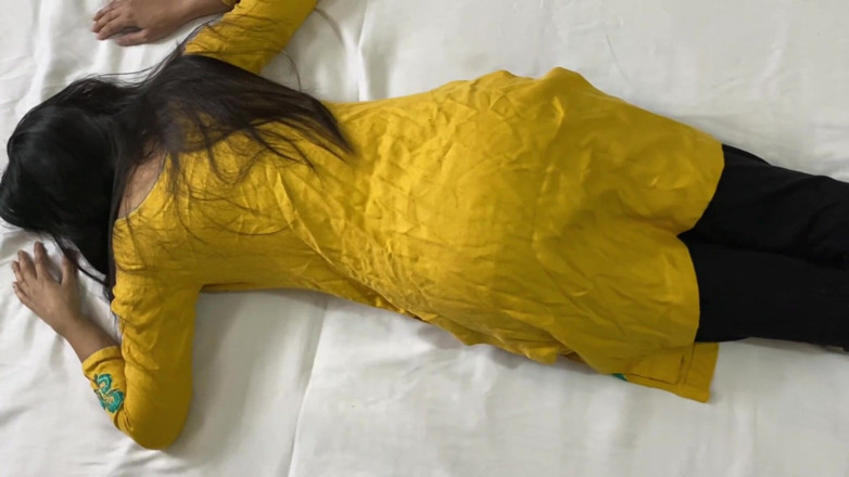 Desifilmy45: भारतीय सुंदर सौतेली मम्मी की असली सौतेले बेटे द्वारा जोरदार चूत चुदाई 