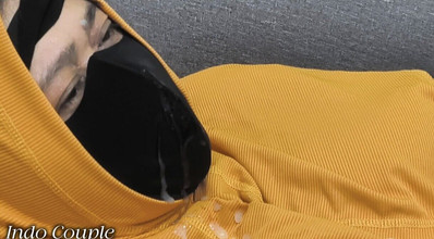 Indo Couple: Awek tudung berkongkek dengan bos untuk dinaikkan pangkat di tempat...