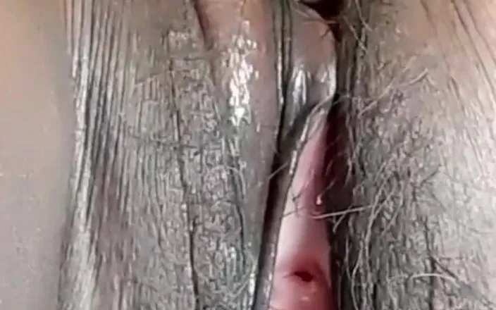 Zilah Luz: Masturbating My Hairy Pussy! It Feels so Good That I...