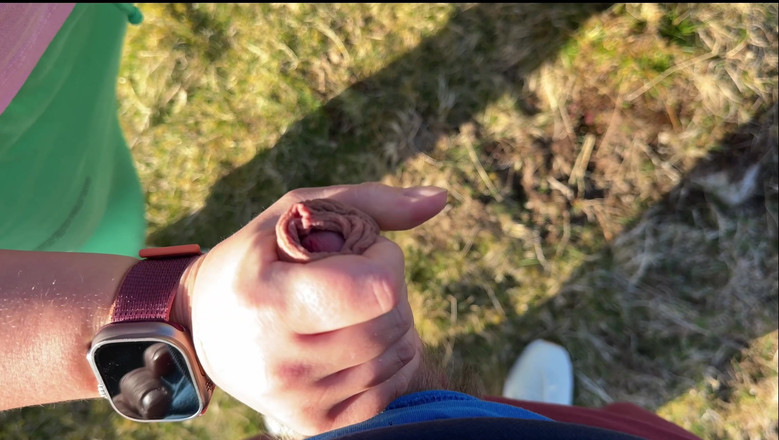 Emma Voyeur: Застукали За Поглаживающей На Публике... Она Помогла Мне Закончить