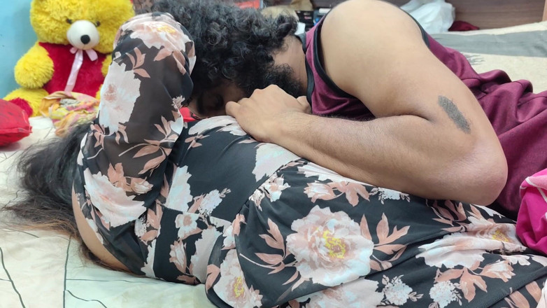Vaigavarun45: คู่รัก Mallu โรแมนติกสุดฮอตในการลบชุดห้องนอนและจูบด้วยนมดูดควย Desi โรแมนติกสุดฮอตในบ้าน
