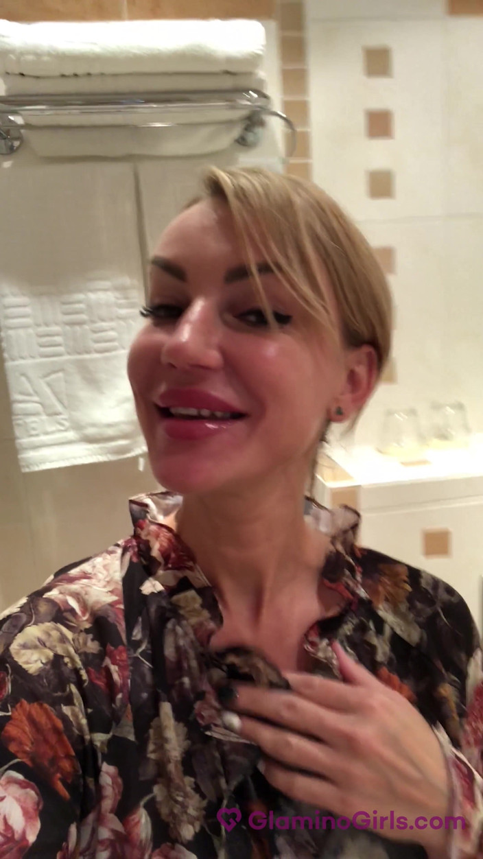 Glamino Girls: Teil 4 duscht mit elen Million