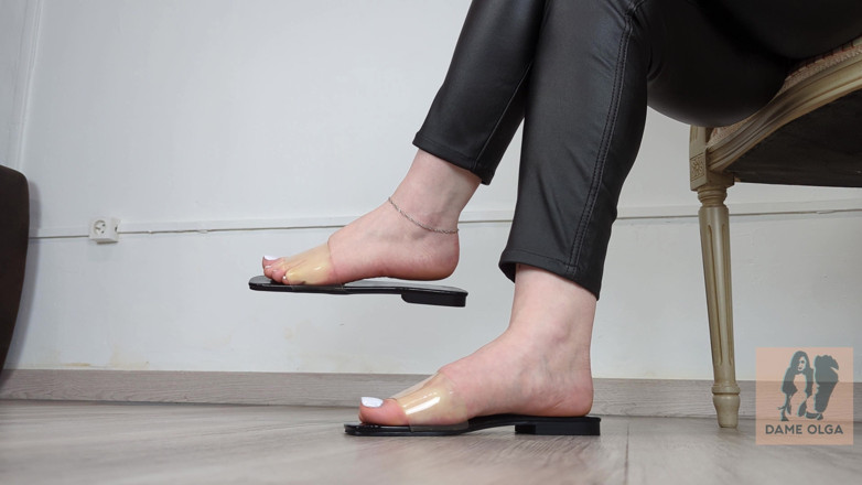 Dame Olga: (697) Collezione di scarpe: diapositive piatto in pvc chiaro - dame...