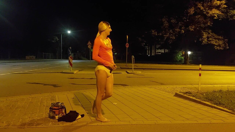 sweetfeet29: Dalam seluar dalam di jalan pada waktu malam