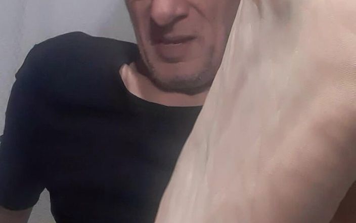 Big uncut hard cock: Z bliska moich stóp