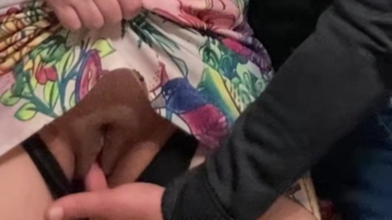 PriyaNaavya: 天哪!!老男人在地铁里给我自慰