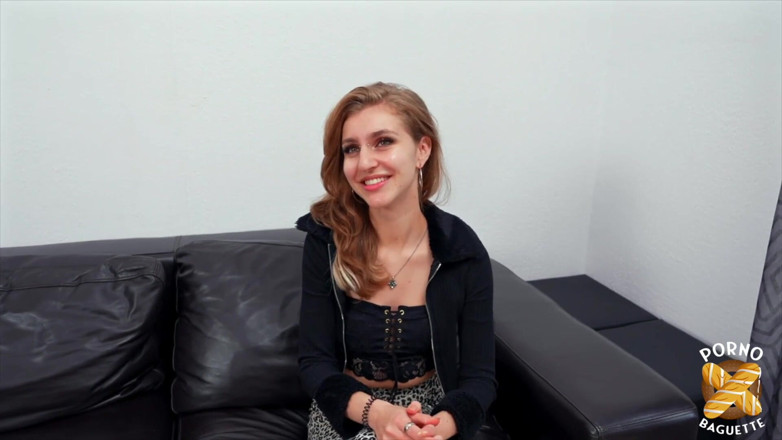 Porno Baguette: Selinah et Lena, deux filles sexy, partagent une grosse bite