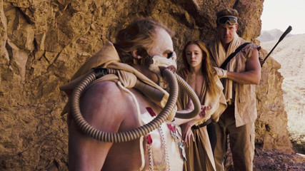 Cosplayground: Furiosa умоляет, чтобы ее трахнул большой член (Madi Collins) - порно косплей-пародия Furiosa