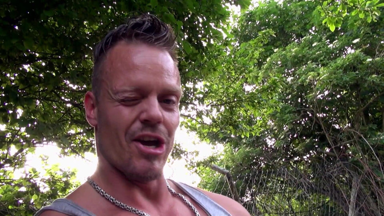 Deutschland Porno X: Black Monster Cock ničí dvě mokré děvky v parku