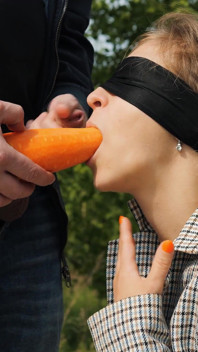 ¡No me hagas enojar! Mi mejor amiga me engaña al aire libre en el juego de sabor Bib Black Bbanana 2025 de nuevo