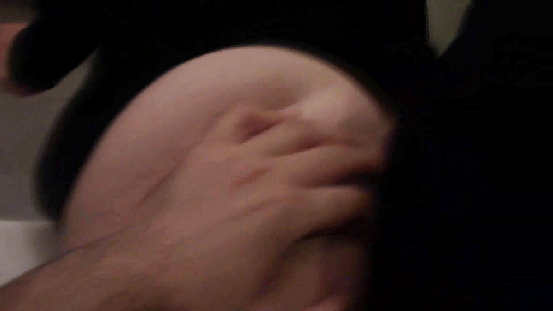 Femdom Austria: 女神格洛丽亚在浴室里的恋物癖