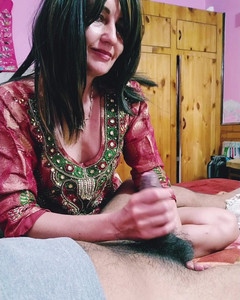 Bolly Karma: Ošklivá MILFka tráví víkend s nevlastním synem