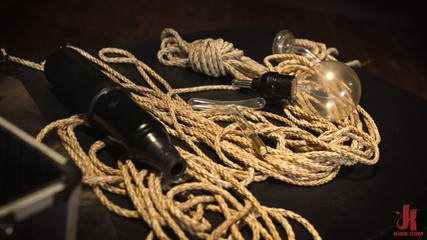 Bound gods: Pain Puppet：jordan Starr和johnny moon