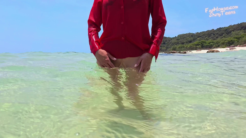 Shiny teens: 910 in Pantyhose Under Water