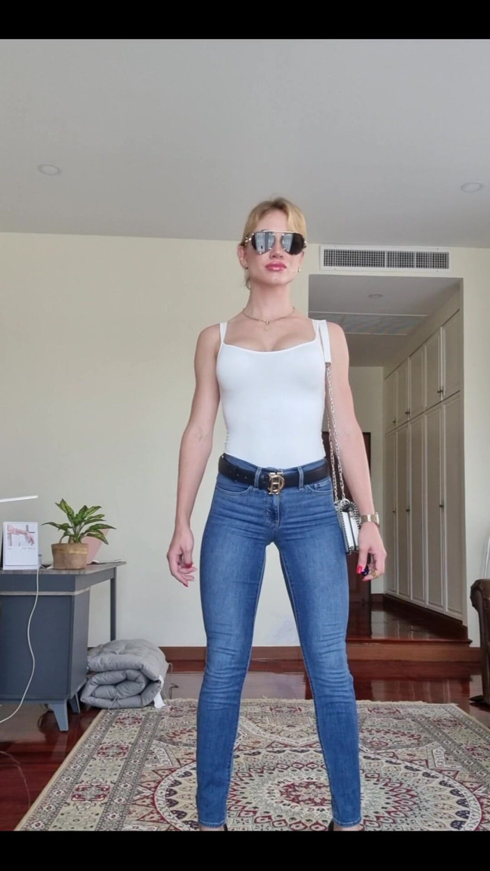 Angel The Dreamgirl: Tight Jeans