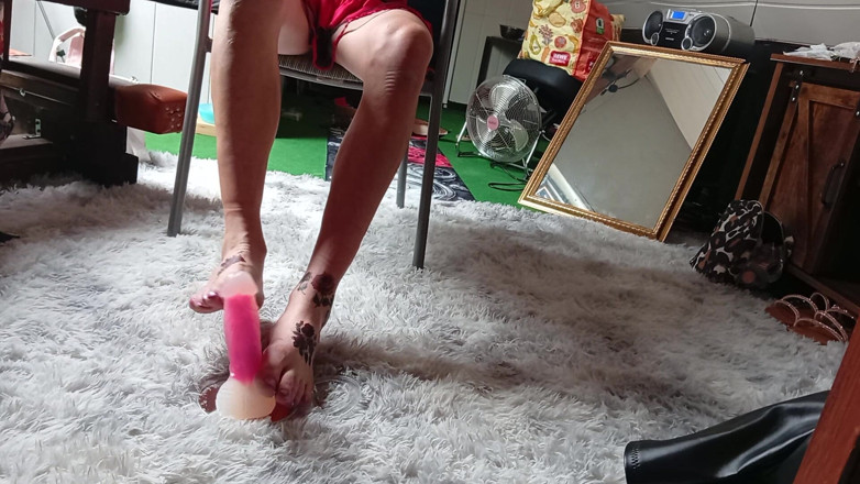 tammara big: Footjob s dildem