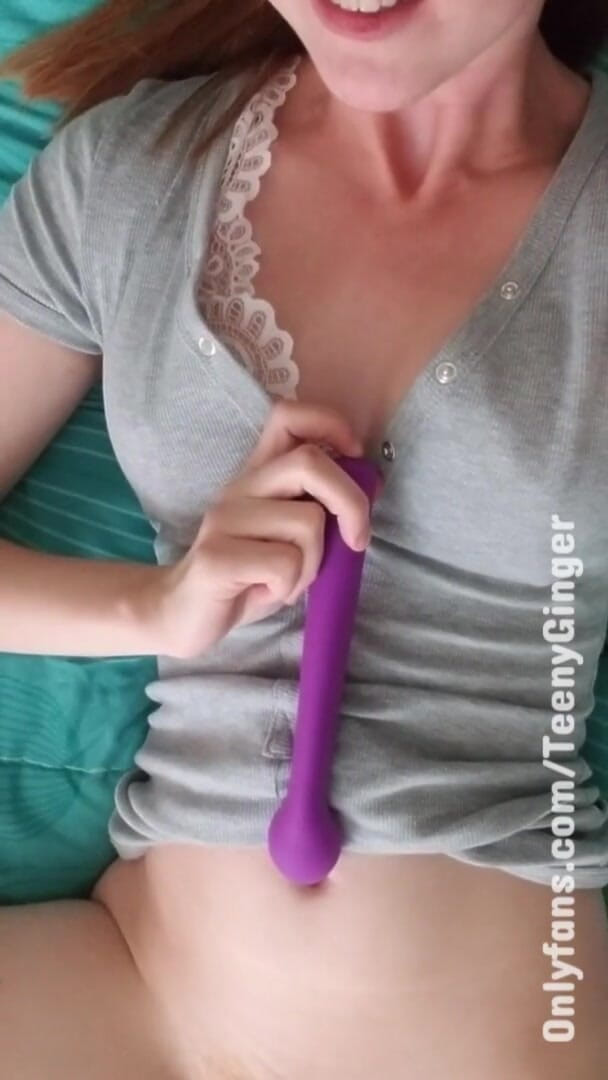 Teeny Ginger: Provando il mio nuovo vibratore spot g