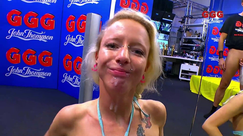 Casting GIRLS AND FIRST PORNO: GGG John Thompson - Cette blonde déjanté aime chevaucher et sucer...