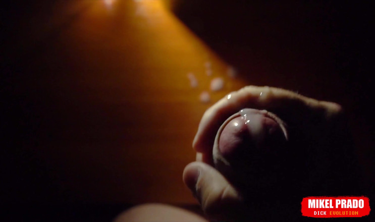 Mikel Prado: Sperm splatter in slow motion