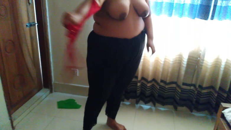 Aria Mia: Dì Ả Rập Saudi vú to muốn con cu to của...