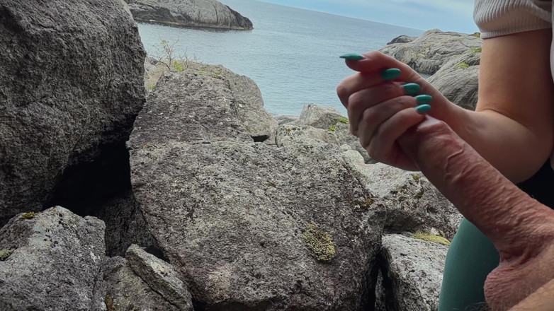 SlipCouple: Found That Big Ass Girl on a Hiking Trail and...