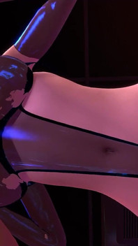 Une blonde aux oreilles pointeuses taille une pipe en POV et éjaculation