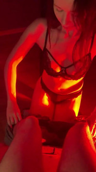 Je pro něj příliš! Po lapdance mě úplně stříká péro!