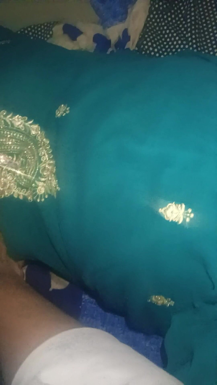 Bhabhi UP: Manžel neodešel, i když byl těhotný