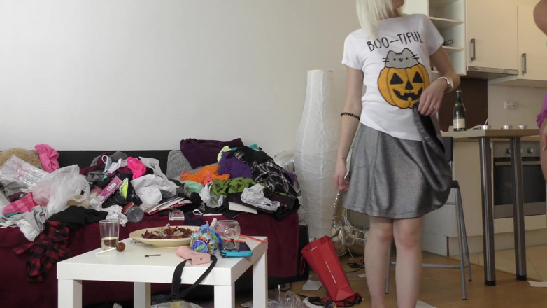 Leon Lambert Girls Twerk Parties CFNM: Quando a malapena maggiorenne per l'adulto Biz Tina incontra Daisy....