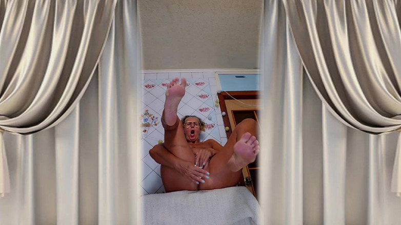 Lukerya: Hot Old Lady Masturbation in the Kitchen