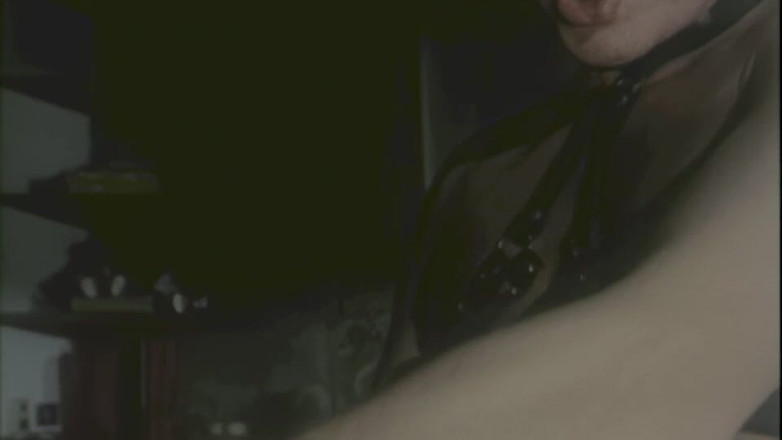 pornitaliangraffiti: MILFが二人の男性に支配され、挿入される