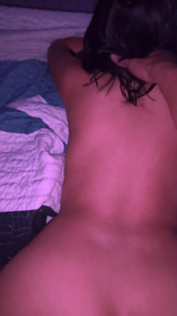 DasheLKI: Colega mea de cameră mă fute foarte tare