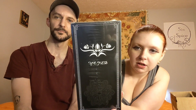 Sin Spice by Sophia Sinclair and Jasper Spice: Logyny Horkable Skin Sací pohár dildo rozbalení a masturbace