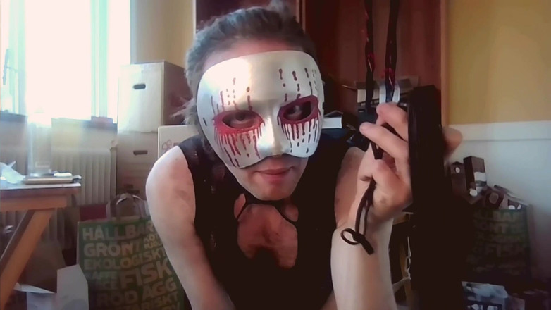 Oznob Oznofla: Sissyboy pokazuje swoją kolekcję zabawek erotycznych