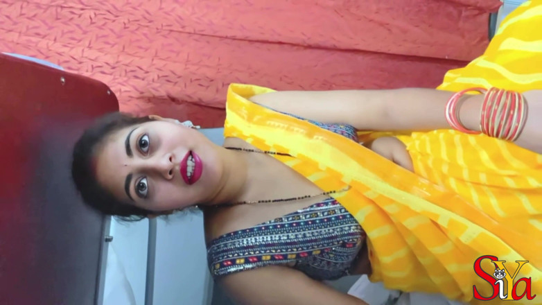 Vicky Siya: インドのSiya Bhabhiハネムーン、奇妙な乗客と列車で