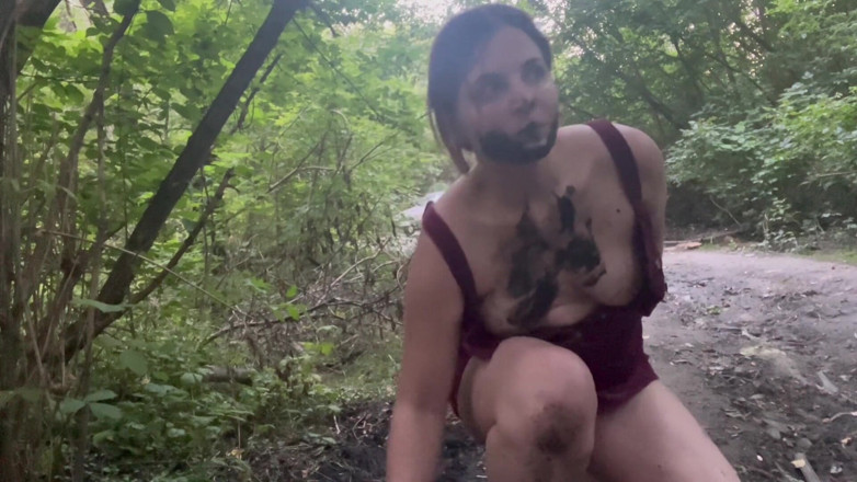 Elena917: Piss, Mud and Flashing Near the Road