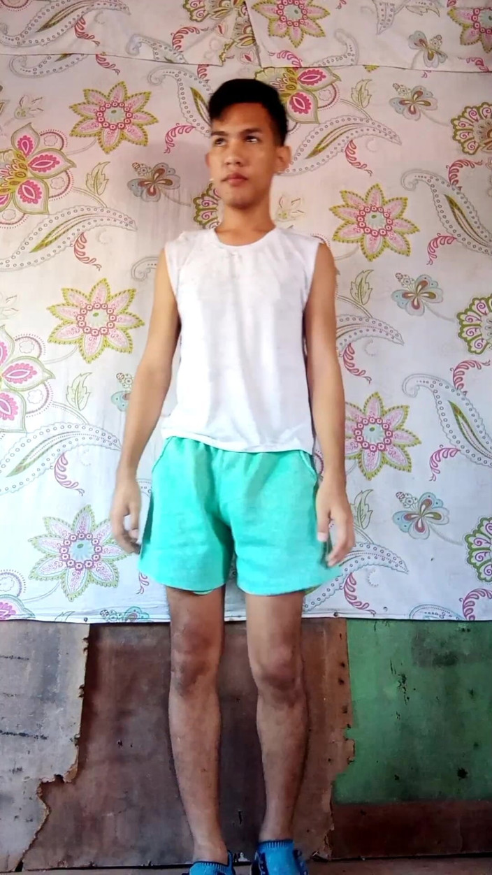 Fleshlab studios: Twink Asia dengan kaki berbulu memancut mani selepas bersenam