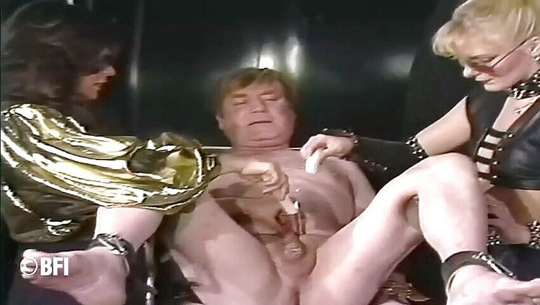 Femdom Bitches: Раб звикає до двох його господині