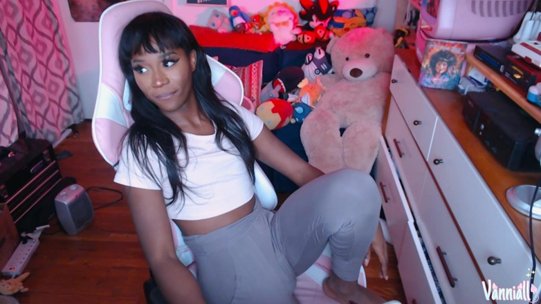 Vanniall: White Calvin Briefs Double Cumshot - BBC Trans Babe Vanniall Doje...