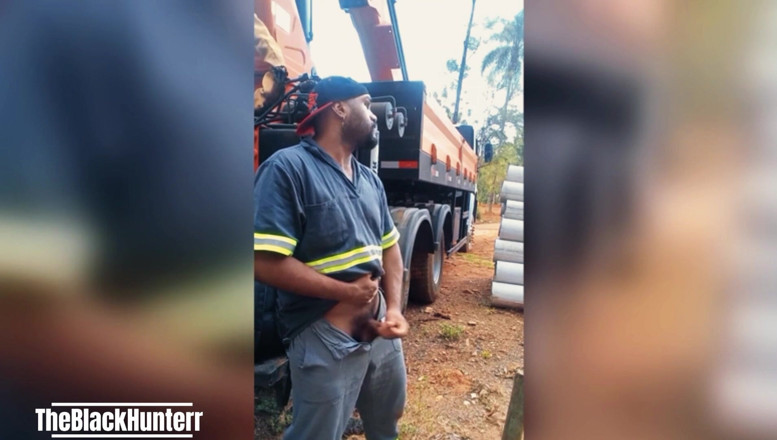 TheBlacKHunterr: Pracovnice masturbuje na staveništi za firemním kamionem
