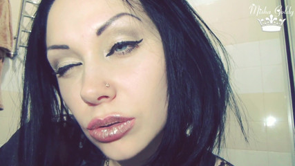 Goddess Misha Goldy: Bibir emas