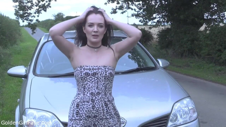 Her Kink UK: Kencing bonnet mobil
