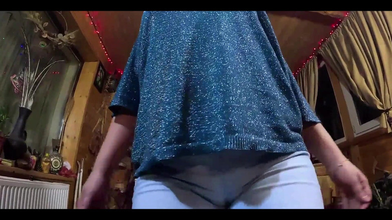 MilfyCalla: Figa a cammello miLF twerka in jeans pompino e sborra...