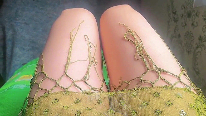 Kitty_Cross: 美丽的 femboy 展示那些华丽的曲线到处都是